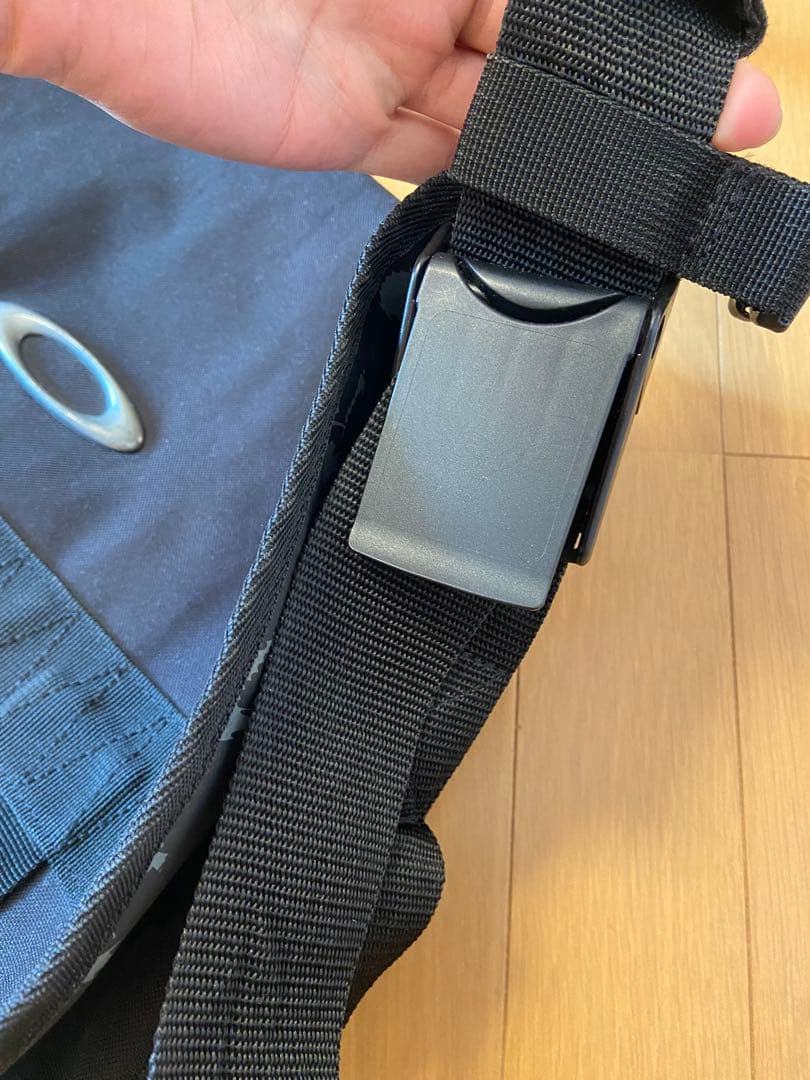 Oakley 90s メッセンジャーバッグ