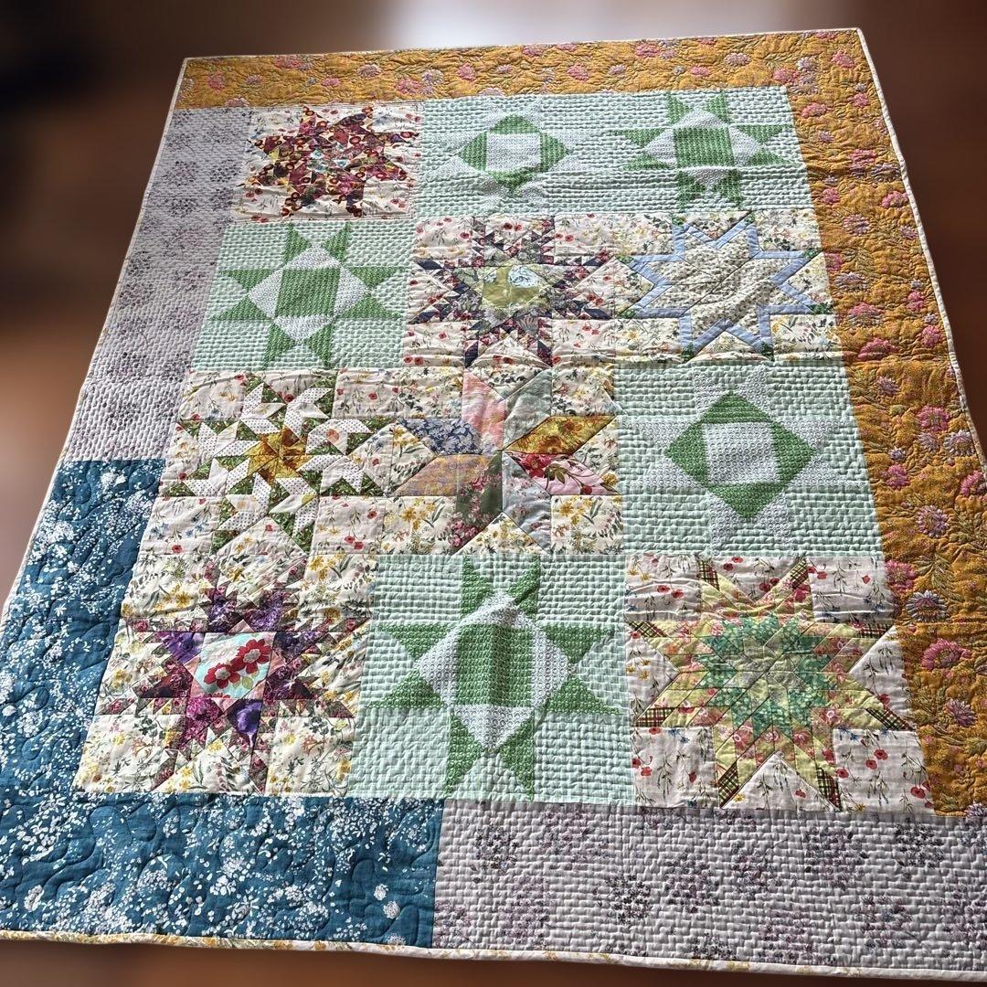 パッチワークキルト 星型モチーフ　ハンドメイド