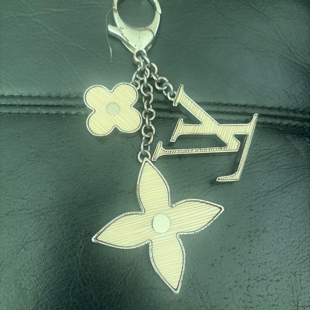 Louis Vuitton フラワーモチーフ チャーム