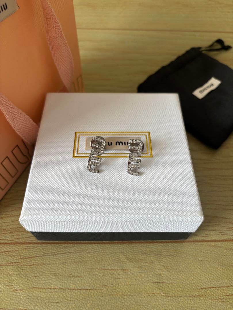 綺麗☆（ミュウミュウ）ロゴ クリスタル ピアス★お値下げ
