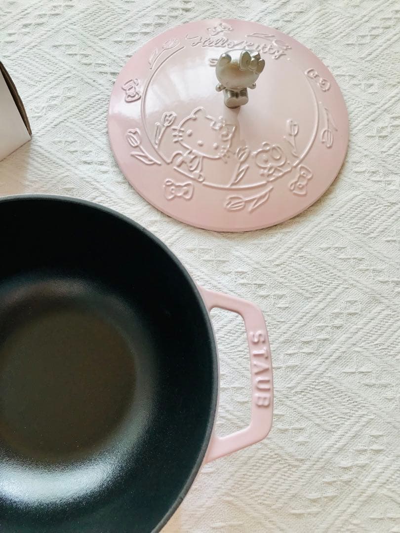 staub ストウブ 20cm ハローキティコラボ　ワナベ ソルベローズ