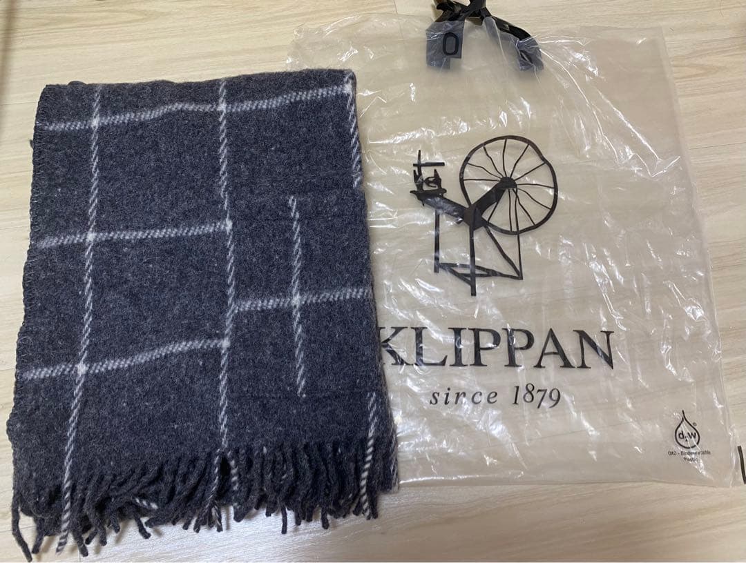 KLIPPAN グレー ウール チェック ブランケット ケープ クリッパン