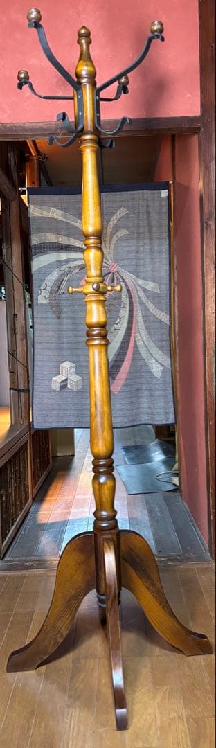 カリモク家具のコロニアルシリーズのポールスタンド（コートハンガー）