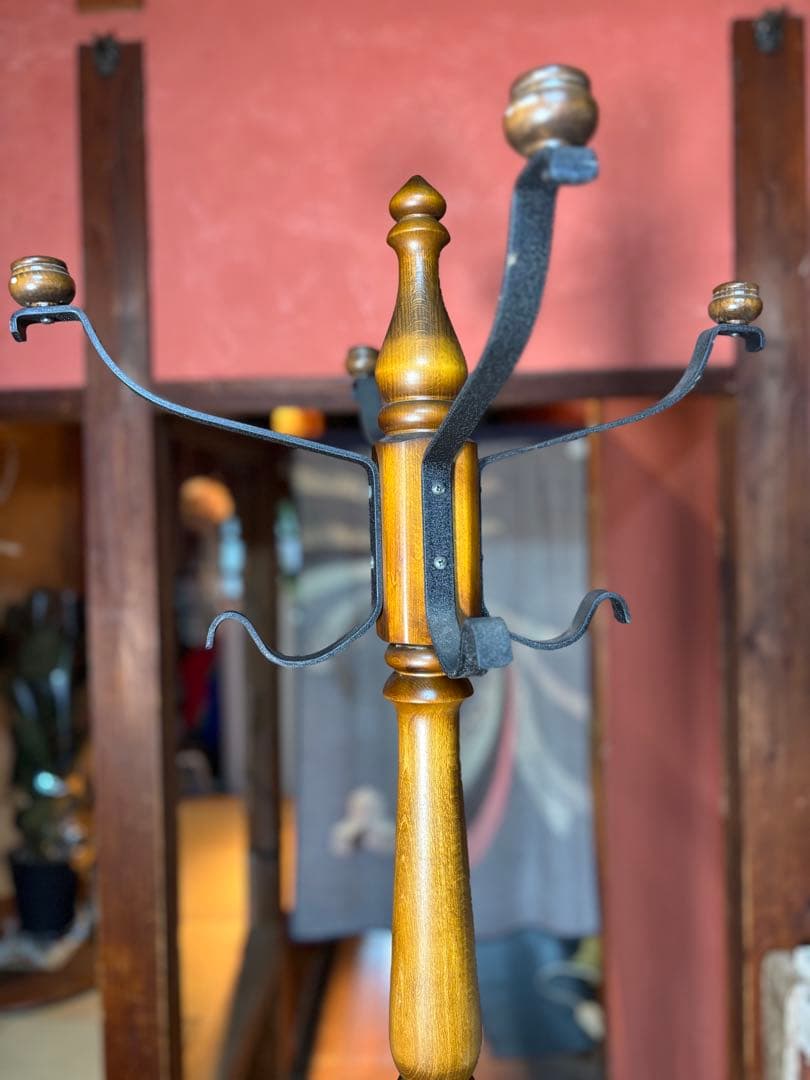 カリモク家具のコロニアルシリーズのポールスタンド（コートハンガー）