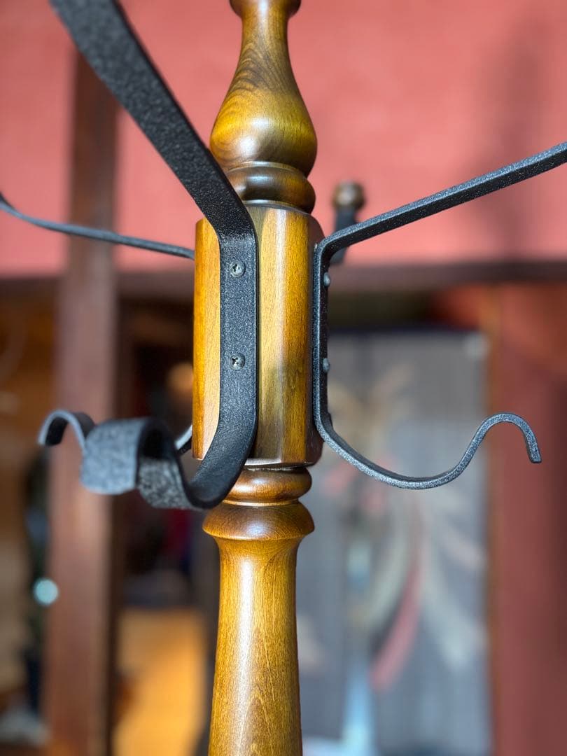 カリモク家具のコロニアルシリーズのポールスタンド（コートハンガー）