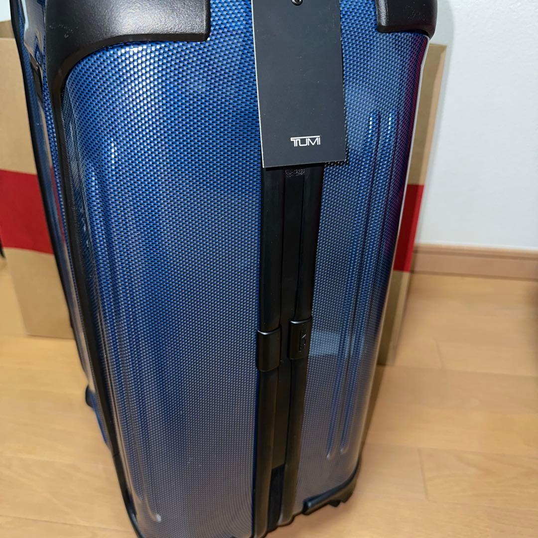 アッキー様　正規店１月購入 新品未使用 TUMI 中型(機内持ち込み可)キャリー