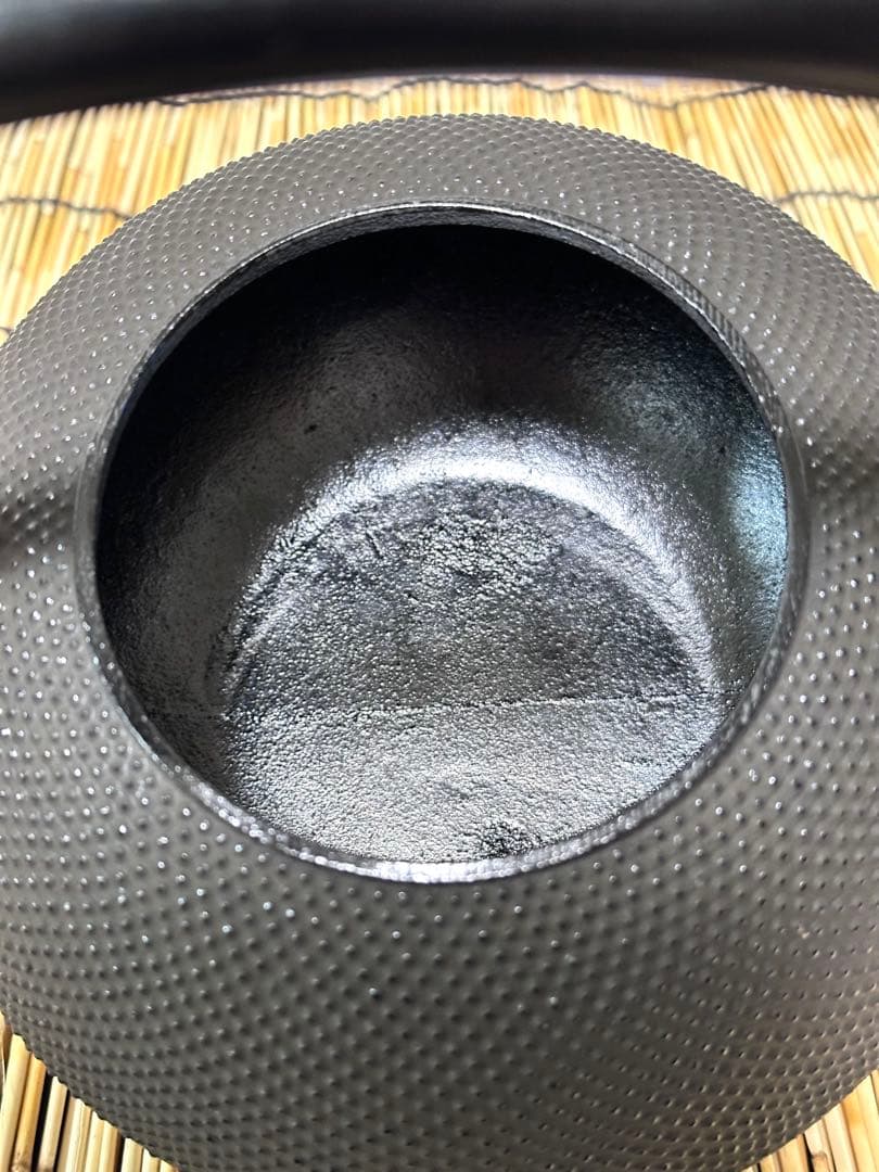 未使用、タグ付　南部秀山 佐藤 勝弘作　１５型アラレ　鉄瓶　南部鉄瓶　南部鉄器