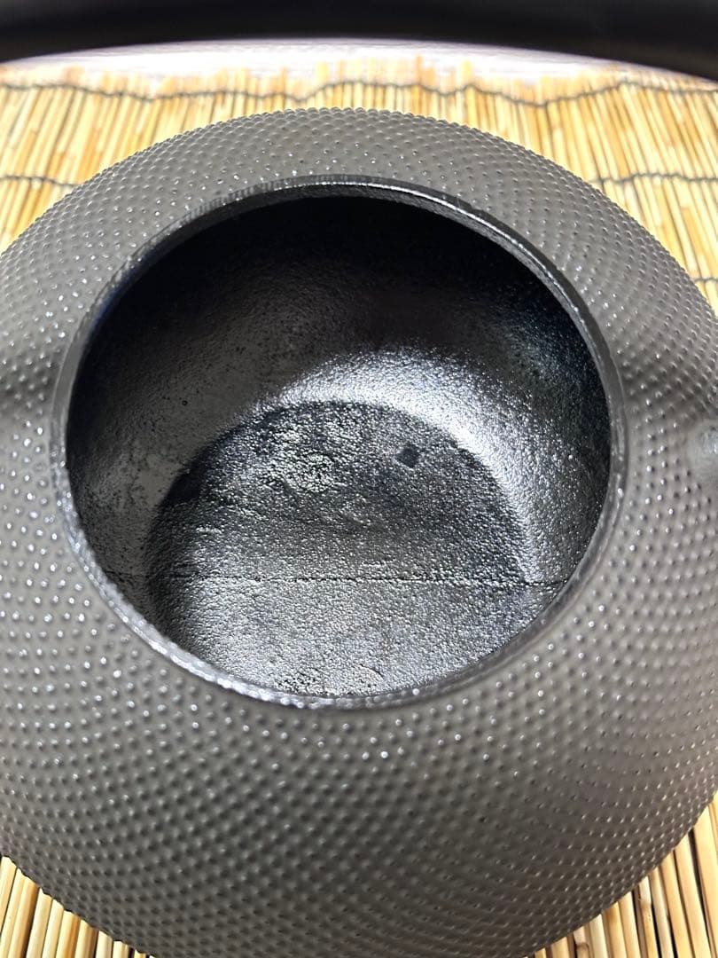 未使用、タグ付　南部秀山 佐藤 勝弘作　１５型アラレ　鉄瓶　南部鉄瓶　南部鉄器