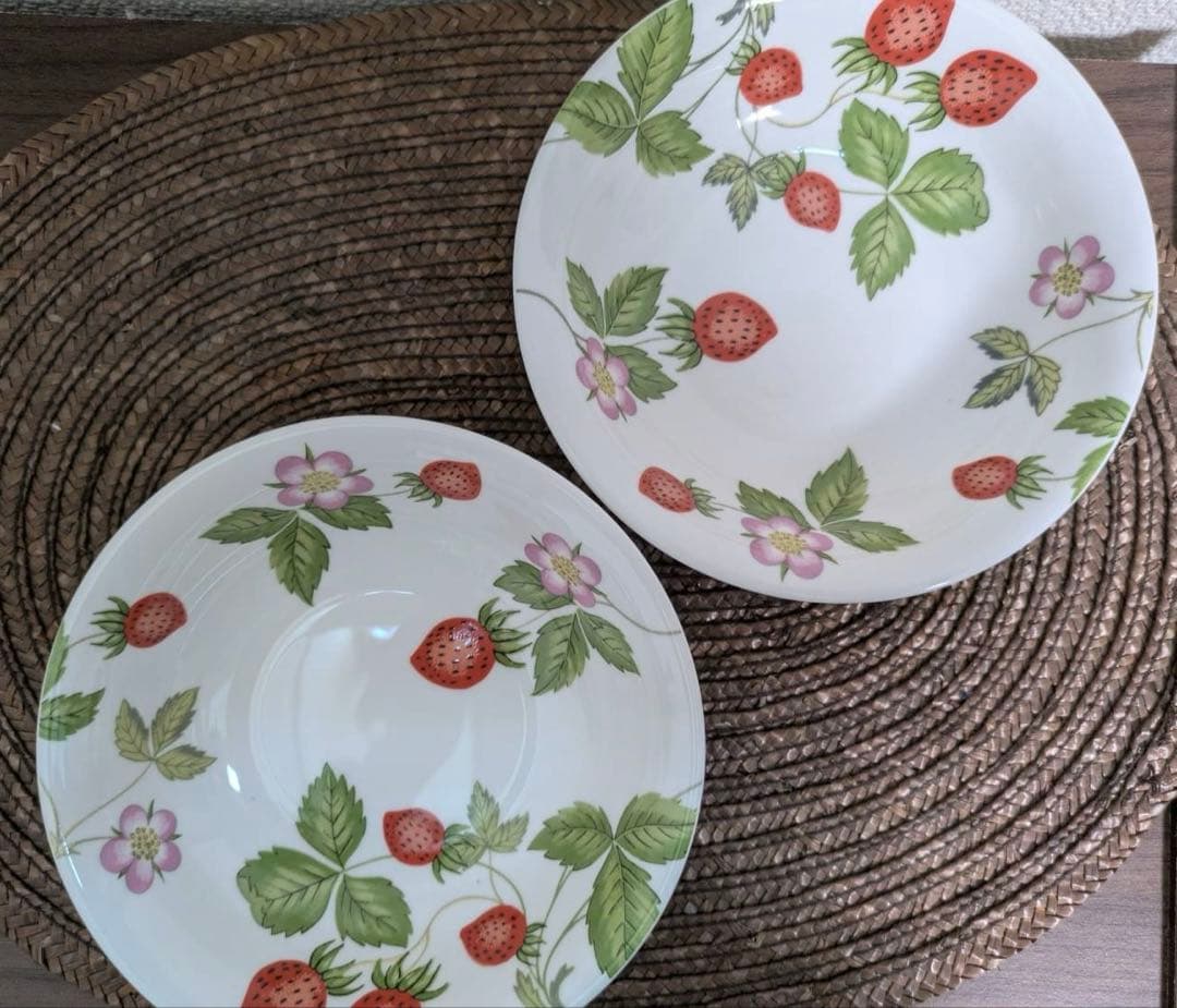★廃盤★ ウエッジウッド プティ　ワイルドストロベリー　約15センチ　2枚