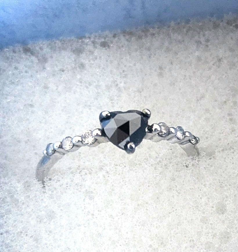 ブラックダイヤ ローズカットハートリング