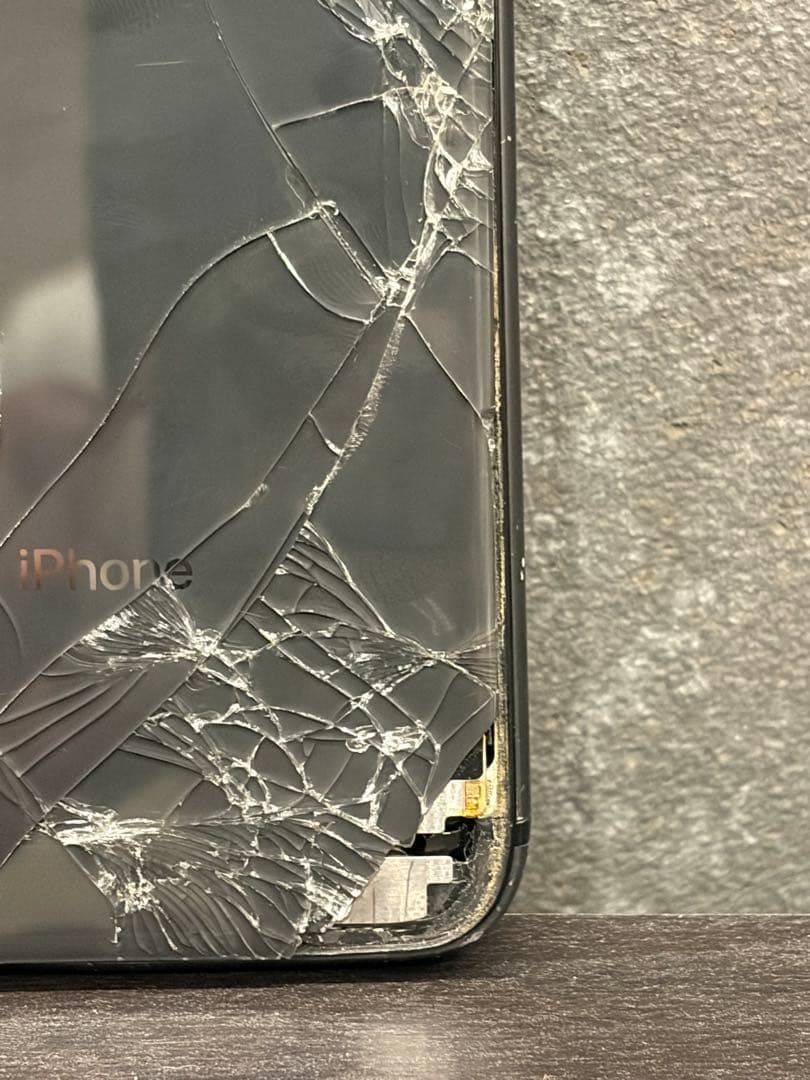 【使用可】iPhone8 64GB SIMフリー 画面割れ 73%