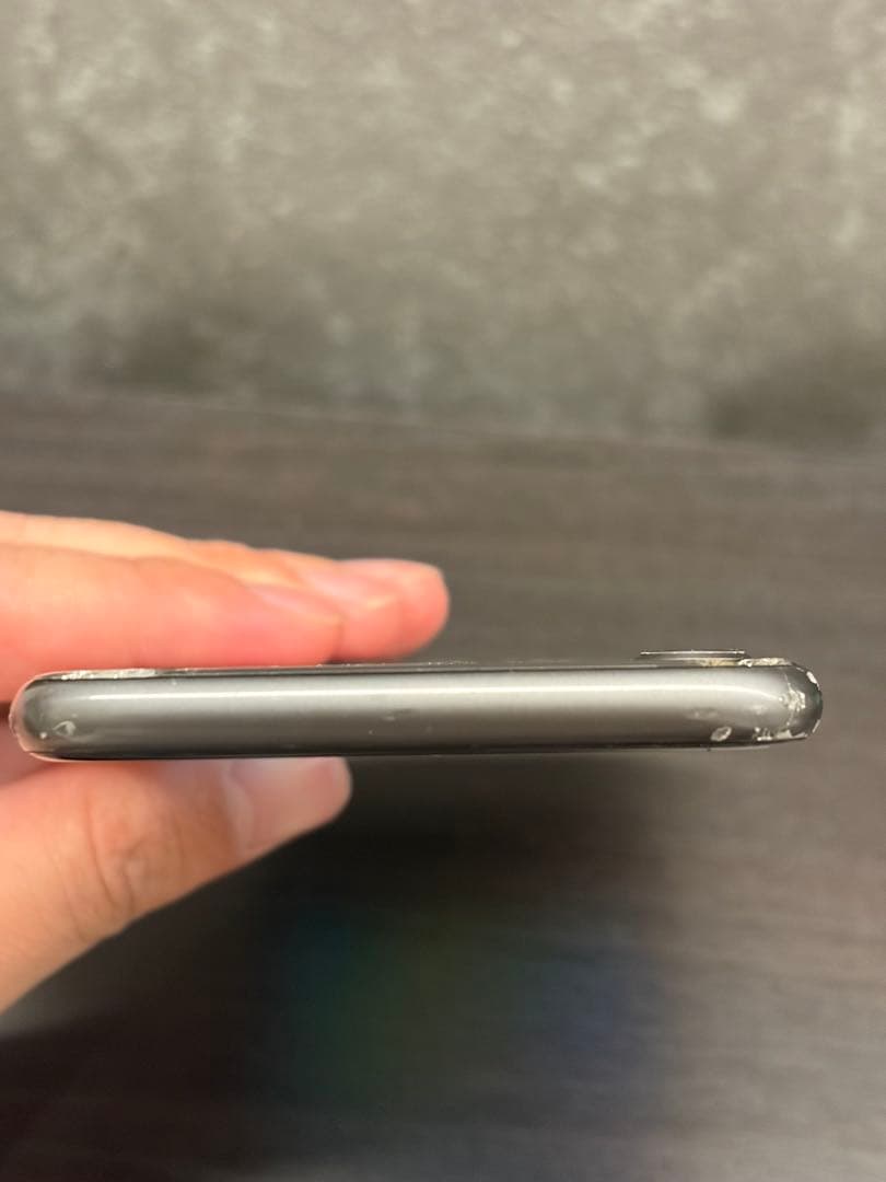 【使用可】iPhone8 64GB SIMフリー 画面割れ 73%
