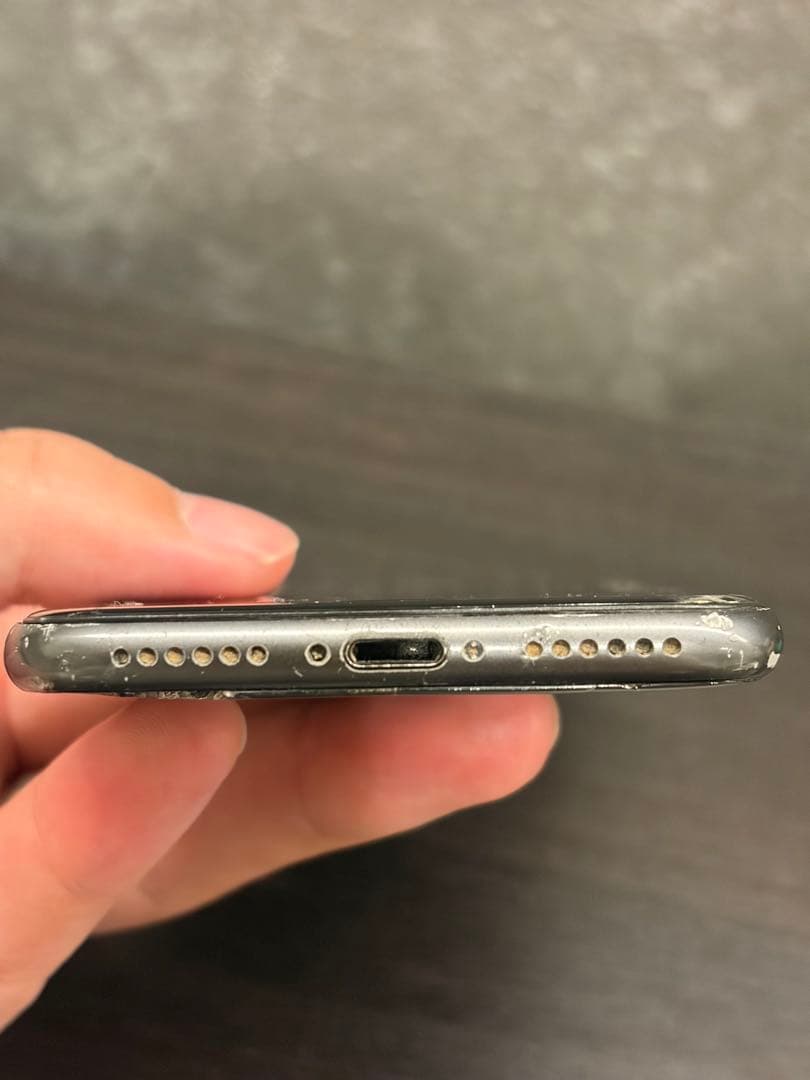 【使用可】iPhone8 64GB SIMフリー 画面割れ 73%