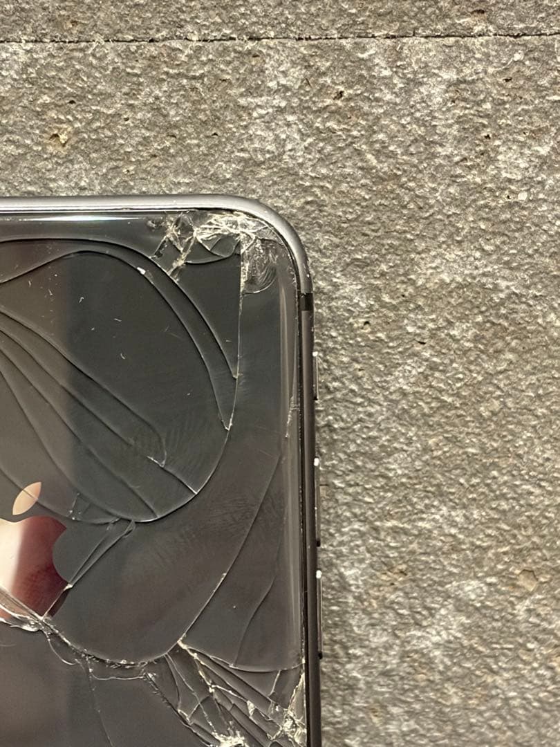 【使用可】iPhone8 64GB SIMフリー 画面割れ 73%