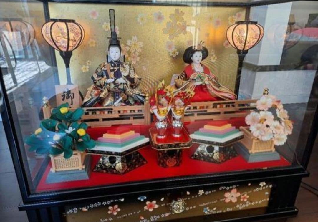 伝統的な雛人形セット ケース付き ひな祭り