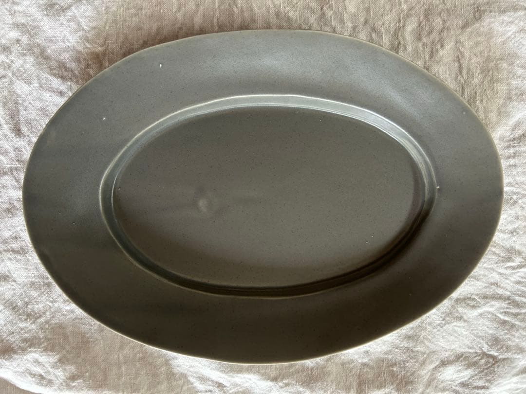 井山三希子　オーバルプレート3番グレー