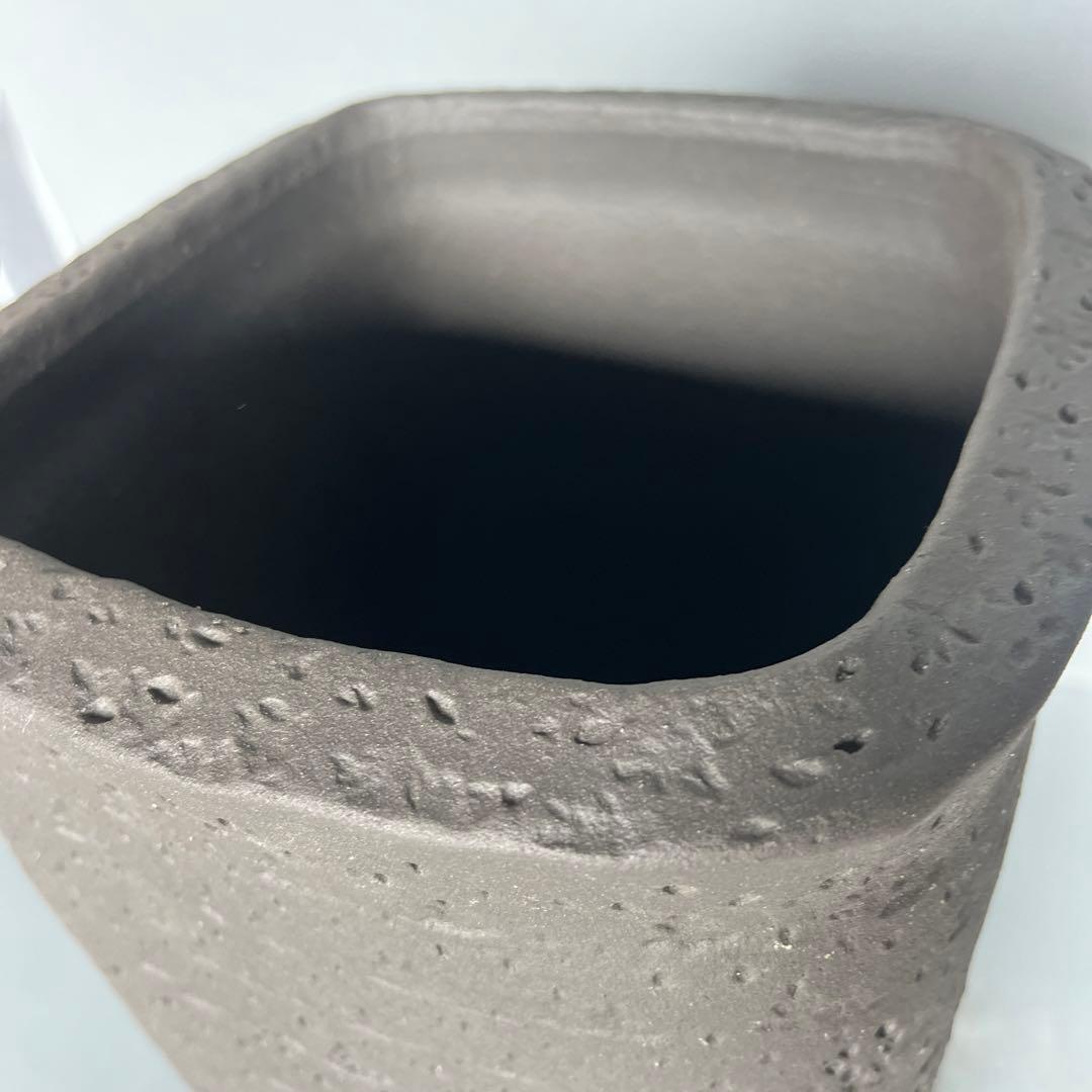 信楽焼傘立て  黒釉トチリ角 高さ４５cm