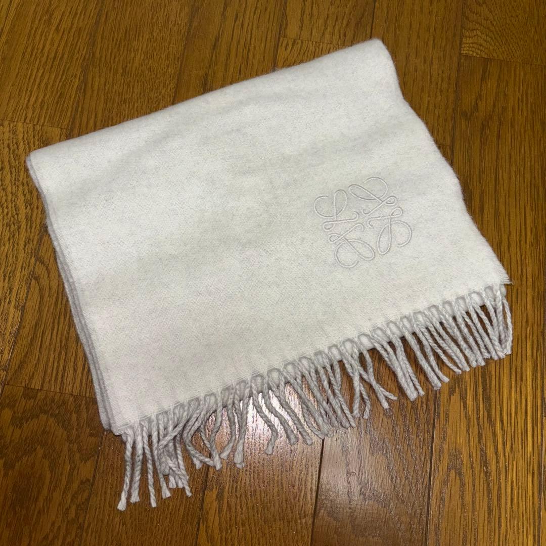 loewe マフラー　グレー