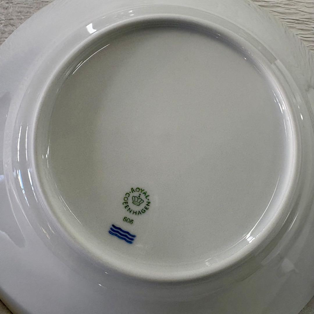 【新品未使用】ロイヤルコペンハーゲン ２枚 ホワイトフルーテッド 深皿24cm