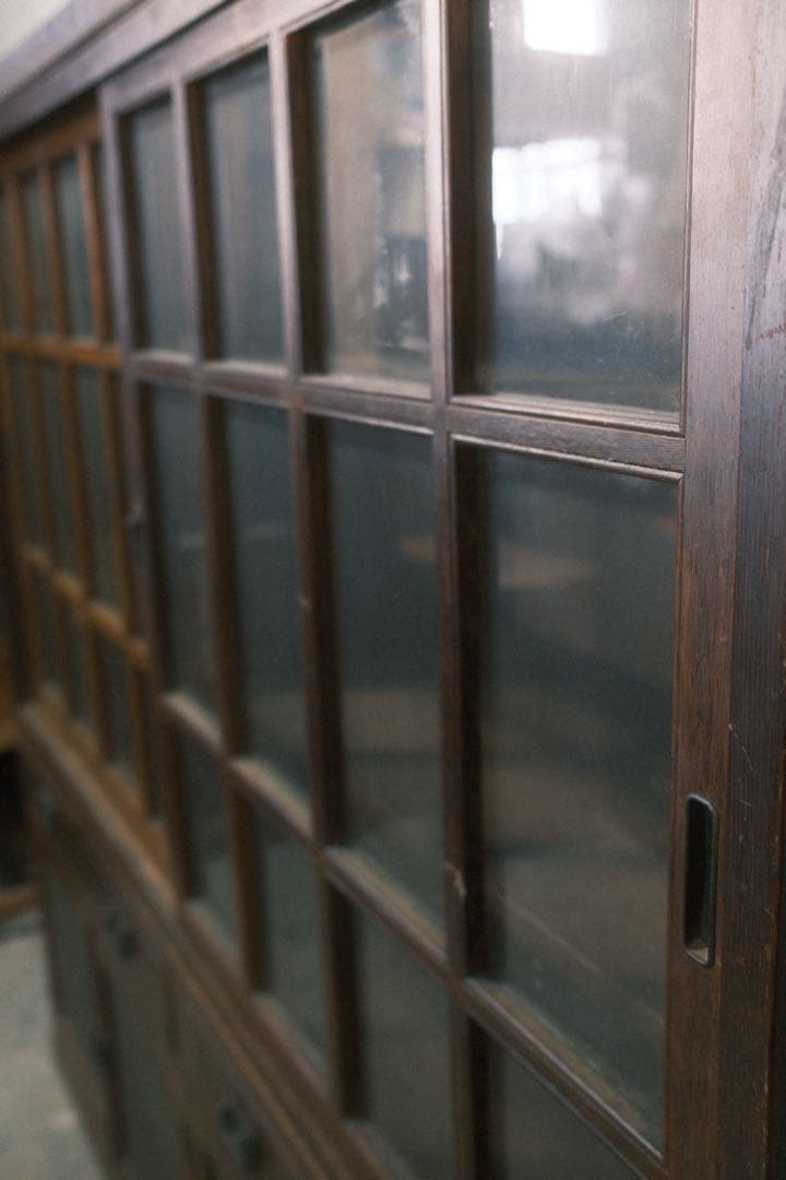 大正ロマン 諏訪の洋館で使用されていた 食器棚 ナラ材 キャビネット 水屋箪笥