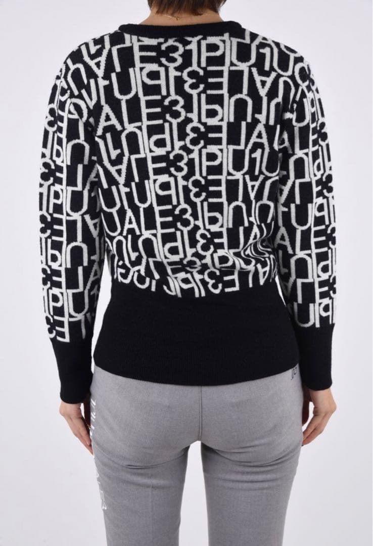 【美品】1PIU1UGUALE3 / 113総柄ロゴ Vネック