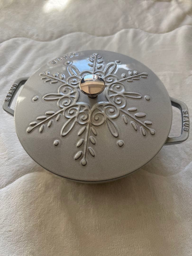 STAUB ストウブ　ワナベ　24cm スノーフレーク　クリスマス限定