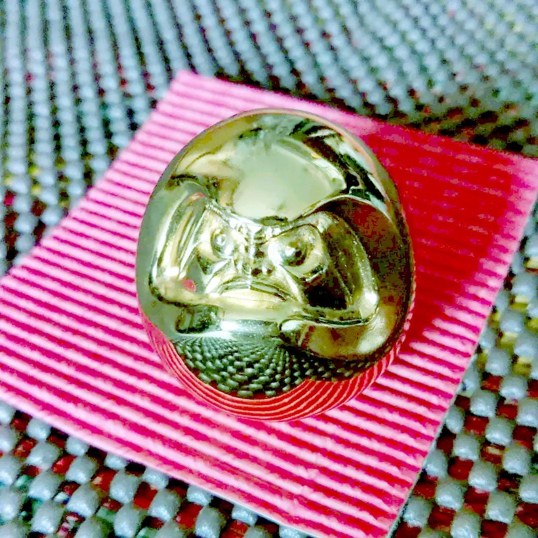 威厳ある黄金達磨