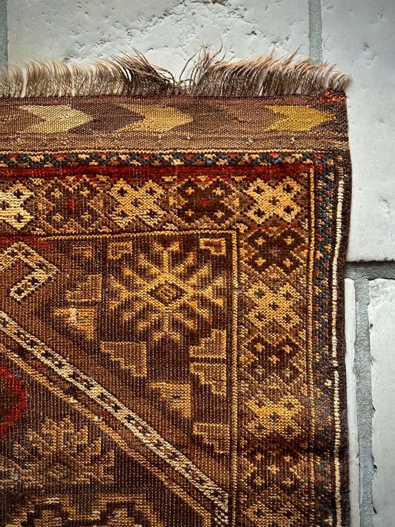 トライバルラグ　ヴィンテージラグ　アンティークラグ　トルクメン　プリミティブ