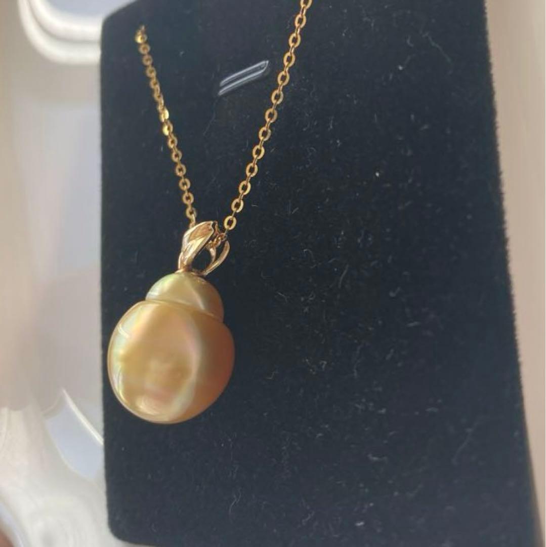 南洋真珠ゴールド13x16mmペンダント(18金)ネックレス(シルバー)