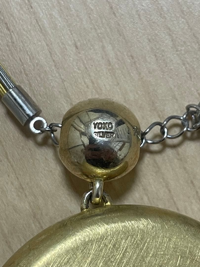 金色の多重ストランドネックレス