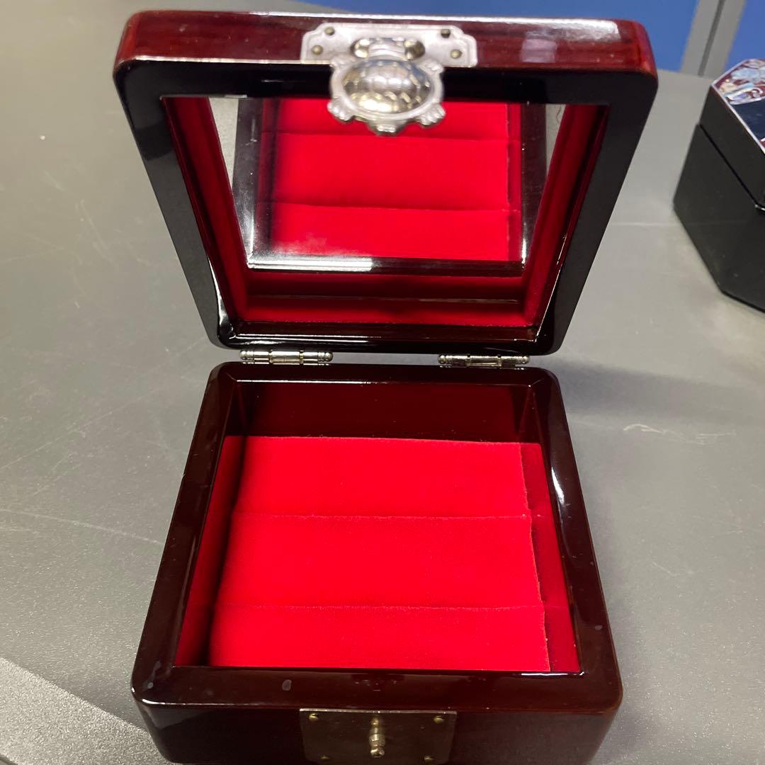 漆器箱 黒と赤の象嵌細工 小型