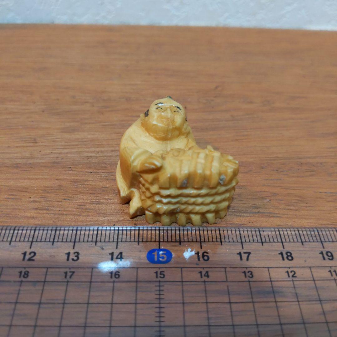 時代提物 人物根付 天然素材 在銘【江戸 薪売り人】高さ約3.5m 重さ約19ｇ