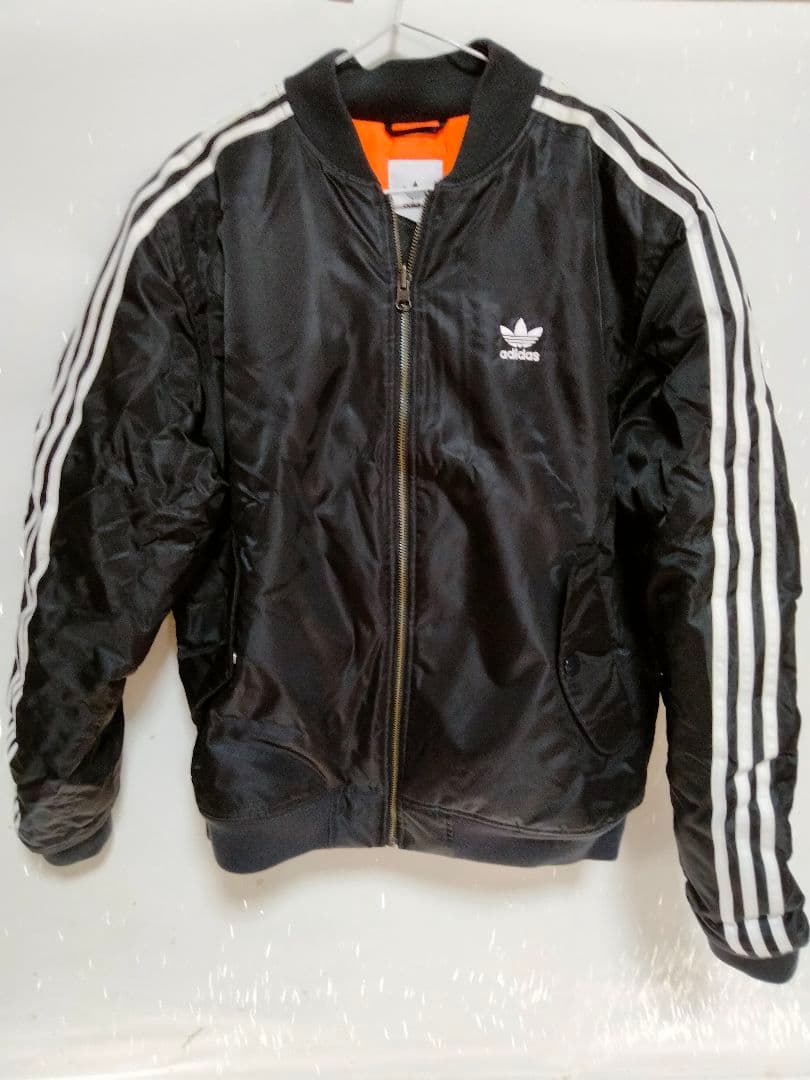 美品アディダスボンバージャケット　Oサイズ