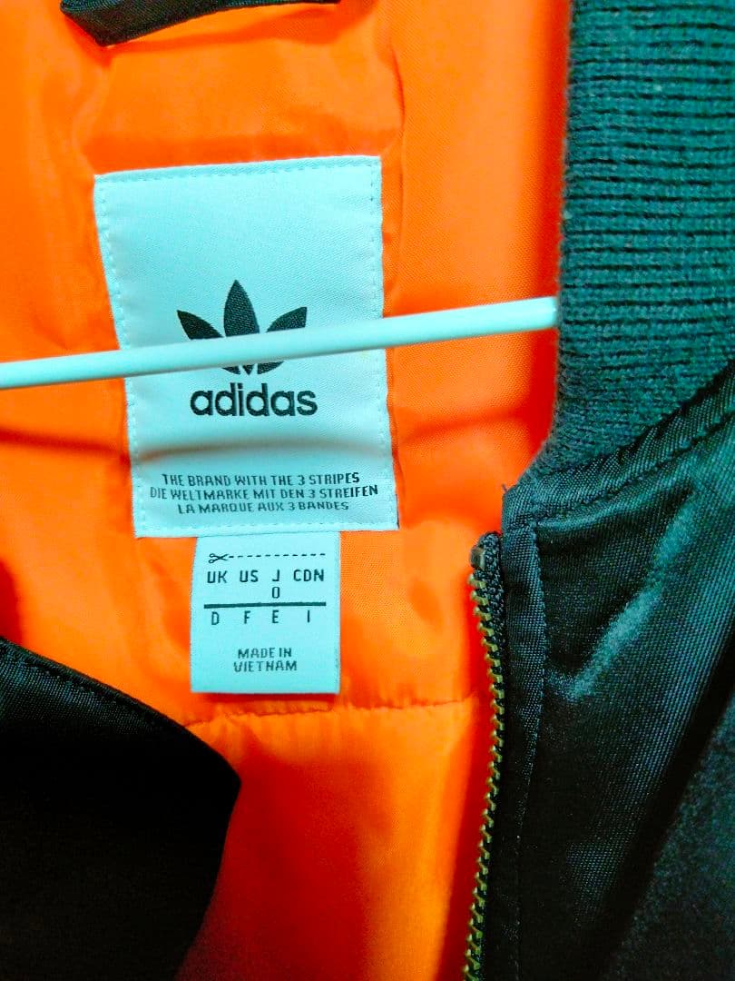 美品アディダスボンバージャケット　Oサイズ