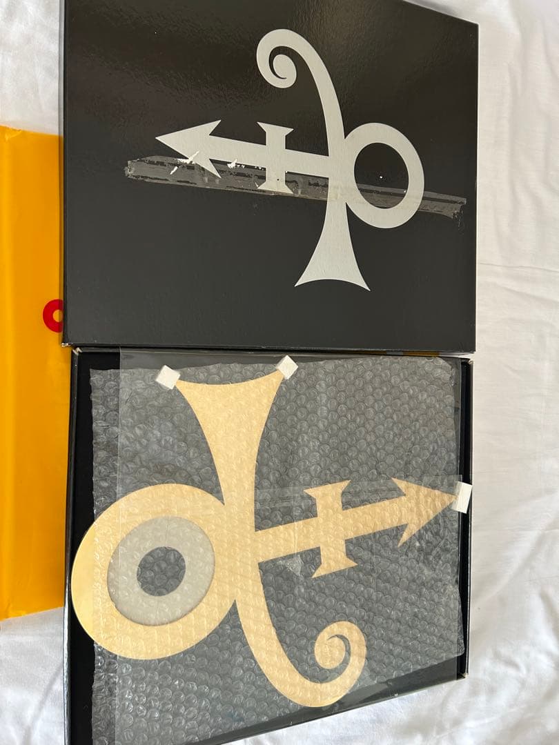 プリンス シンボルマーク ゴールド　Black Album未開封付き