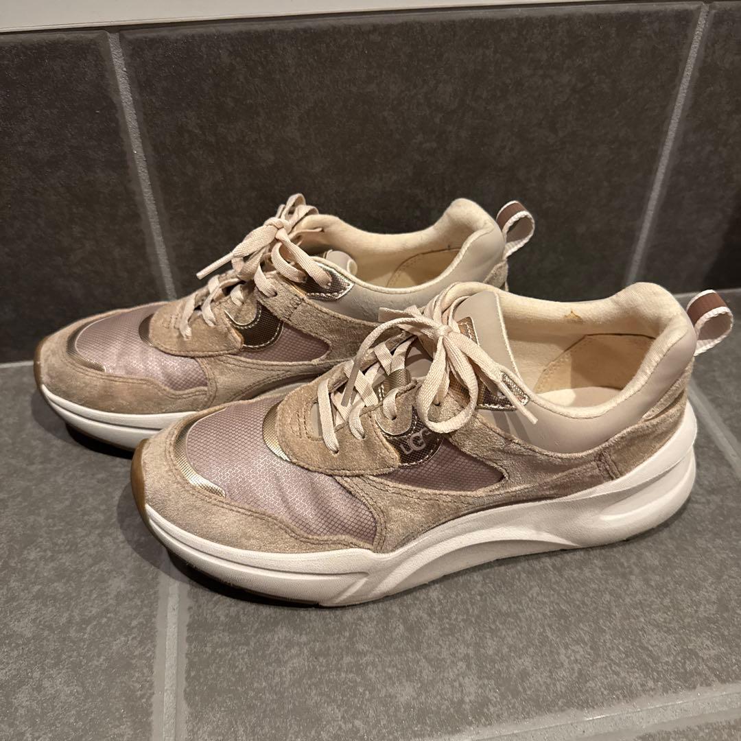 【ほぼ未使用】UGG スニーカー　レディース