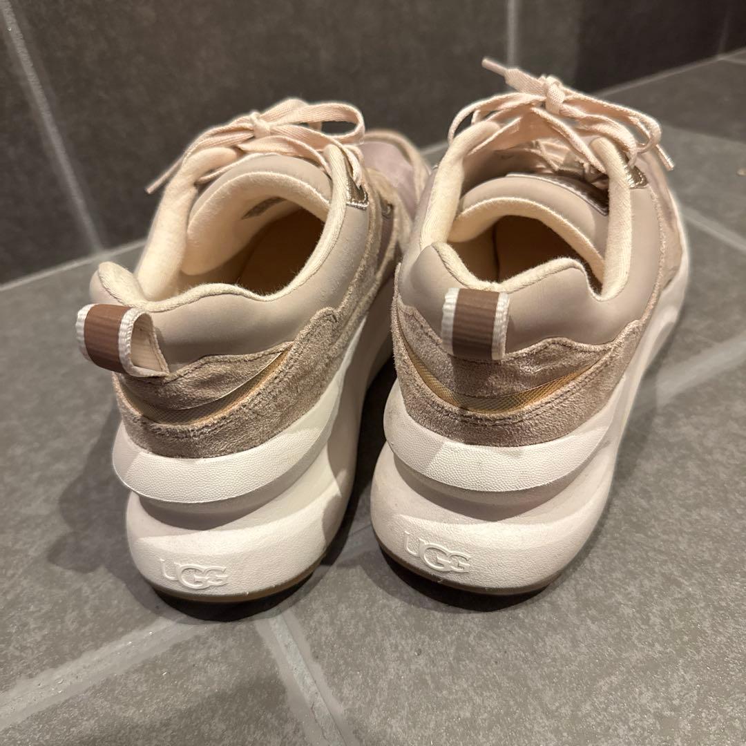 【ほぼ未使用】UGG スニーカー　レディース