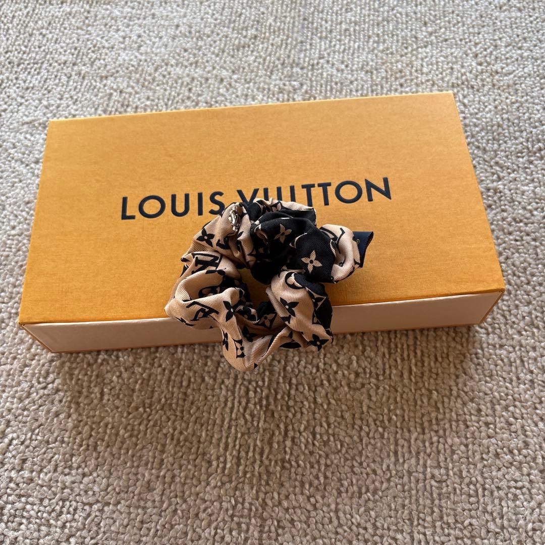 LOUIS VUITTON モノグラム ヘアゴムシュシュ