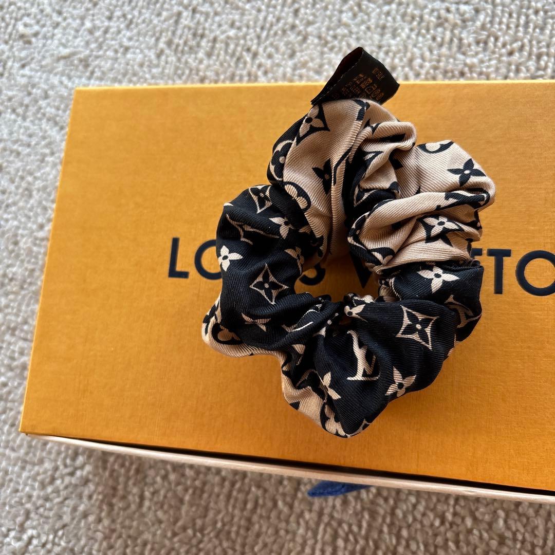 LOUIS VUITTON モノグラム ヘアゴムシュシュ