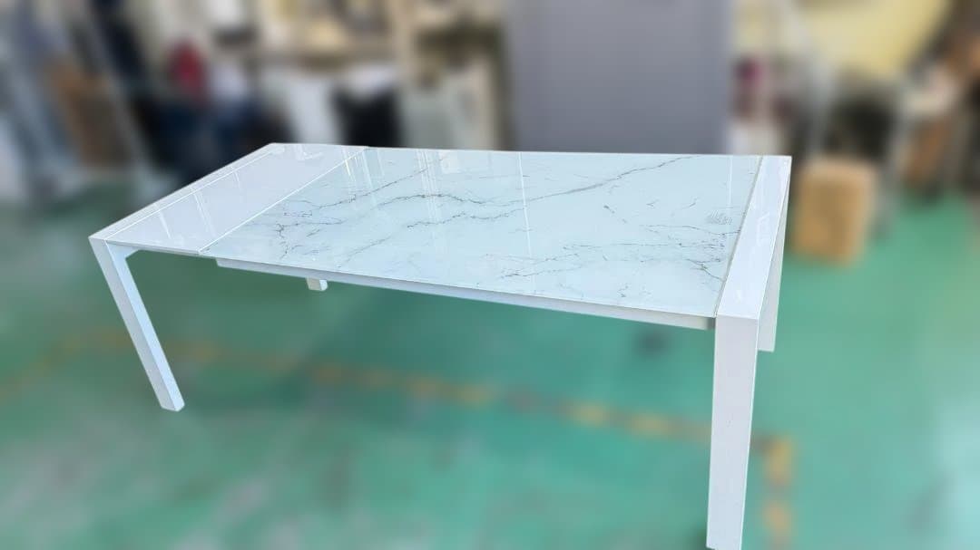 ニトリ　ホワイト大理石風伸縮テーブル　211