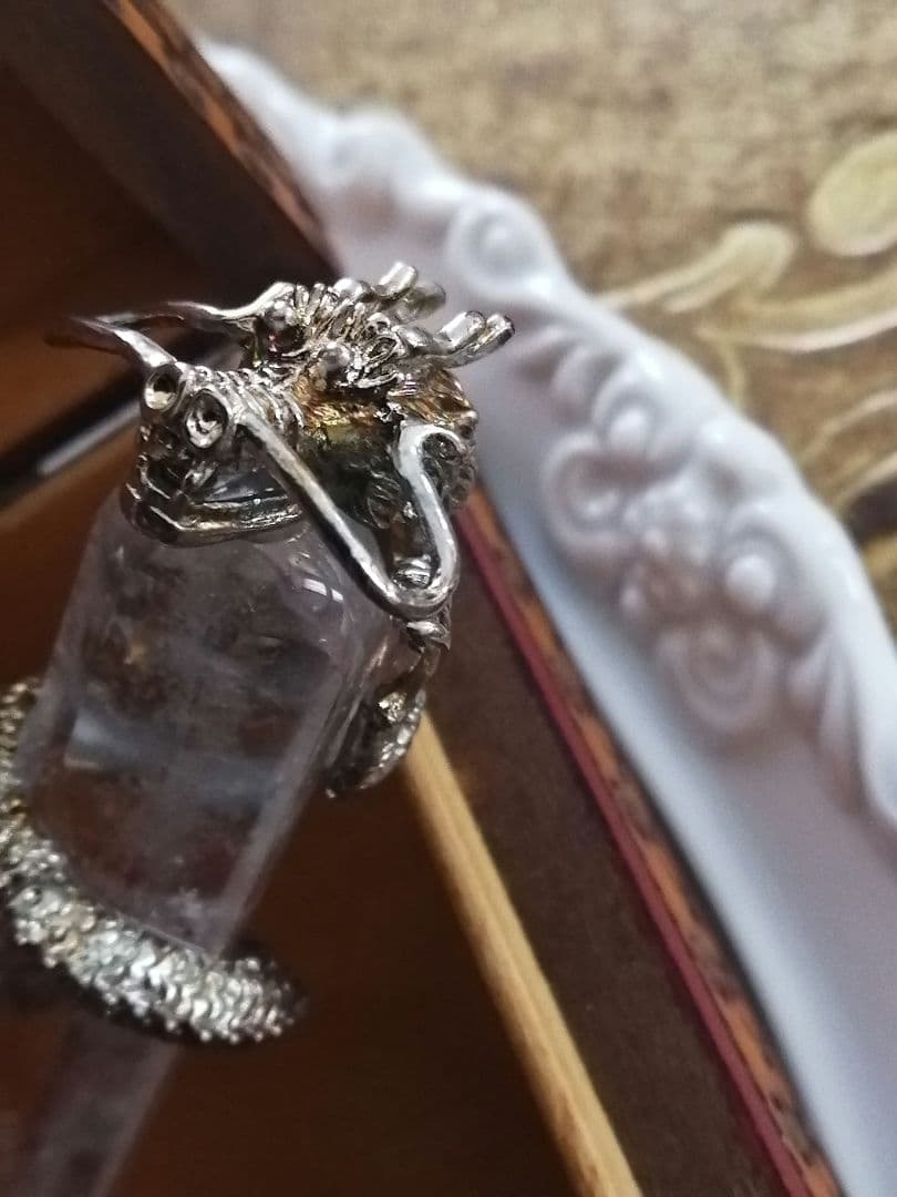 水晶　クリスタル　八角ポイント　登り龍　置物　縁起物