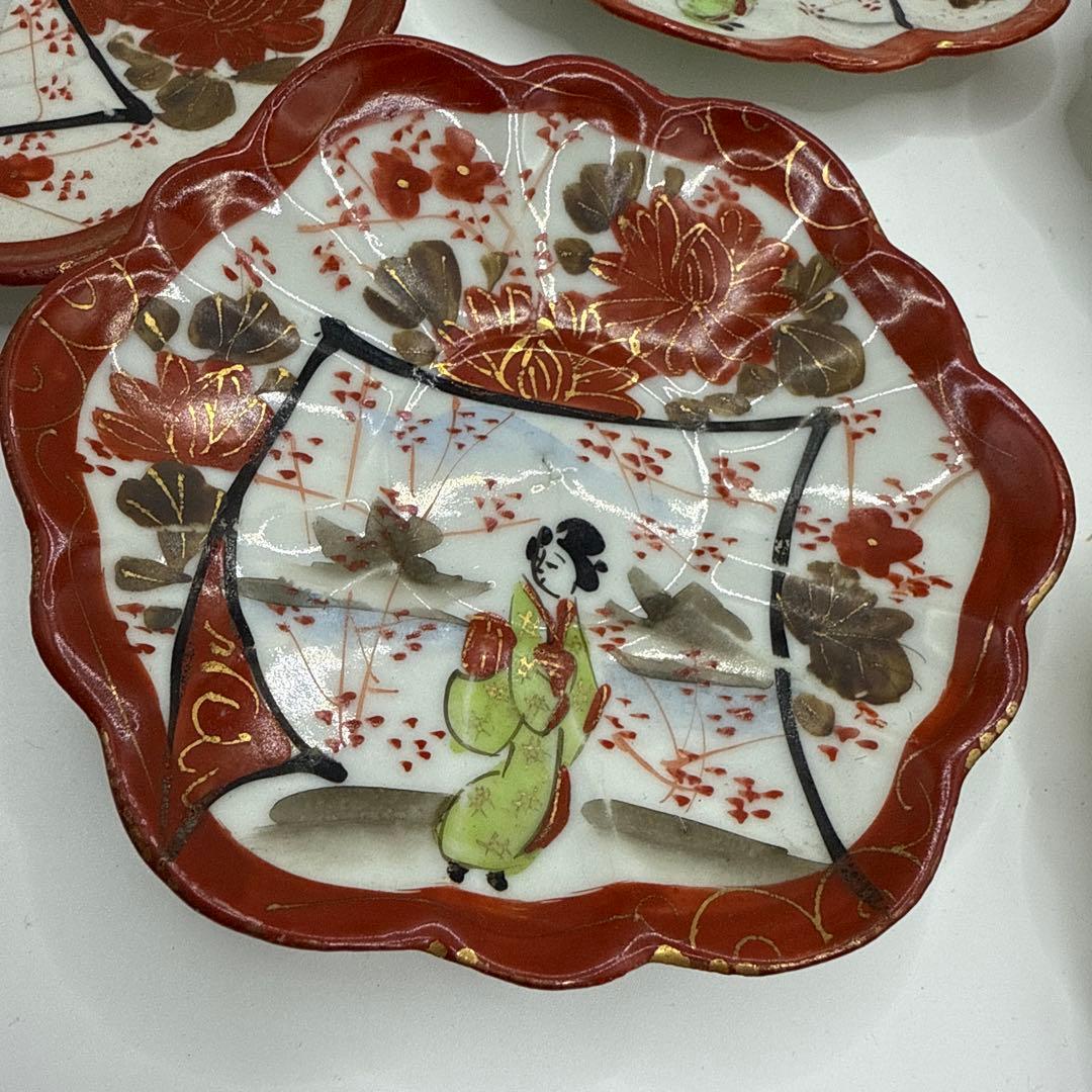 赤絵古い皿　時代物　色絵付 小皿　花 銘 田代 赤絵 人物 歪み 江戸 明治