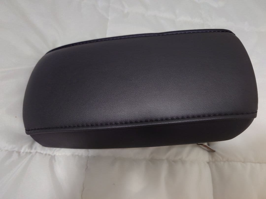 カローラクロス オプション スライド式アームレスト