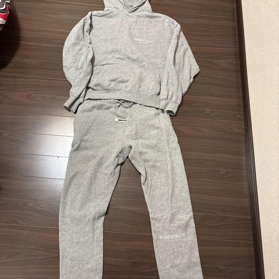 ESSENTIALS グレー スウェットセットアップ