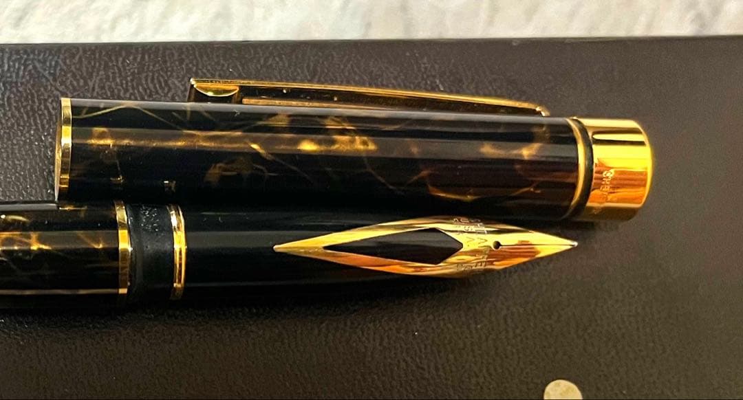 SHEAFFER 黒 万年筆 ゴールド装飾 80年代