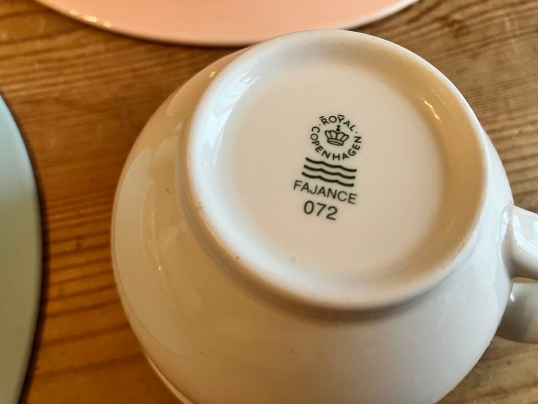ロイヤルコペンハーゲン　ニューシグネチャーカップアンド21.7プレート×2
