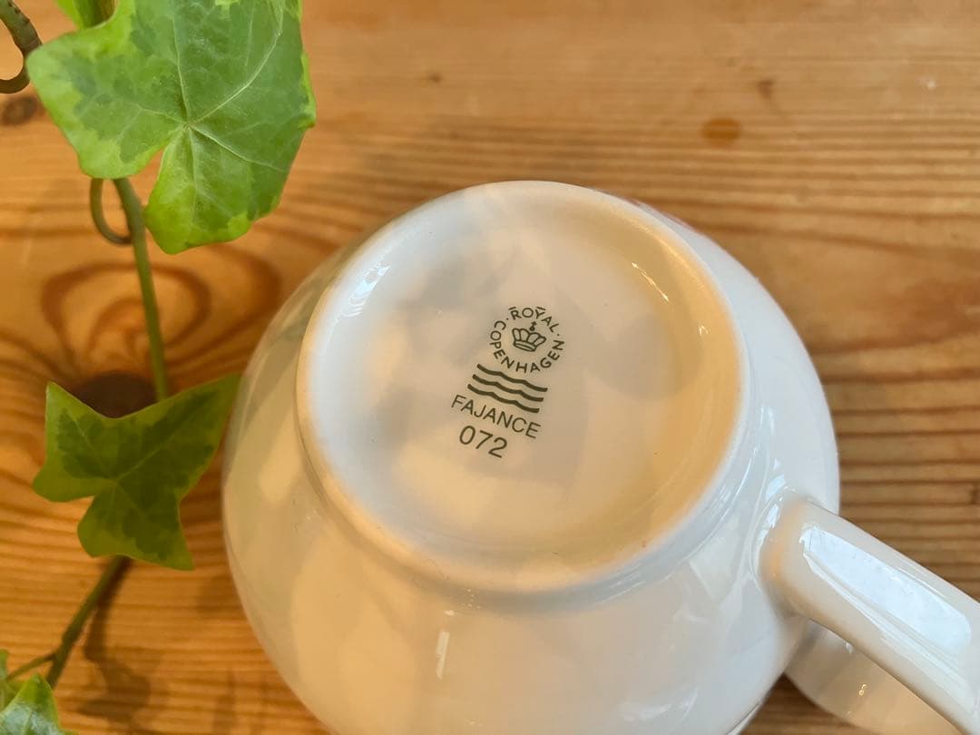 ロイヤルコペンハーゲン　ニューシグネチャーカップアンド21.7プレート×2