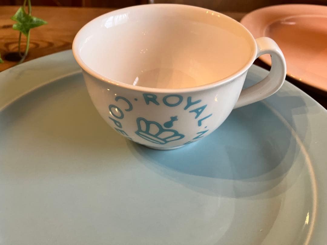 ロイヤルコペンハーゲン　ニューシグネチャーカップアンド21.7プレート×2