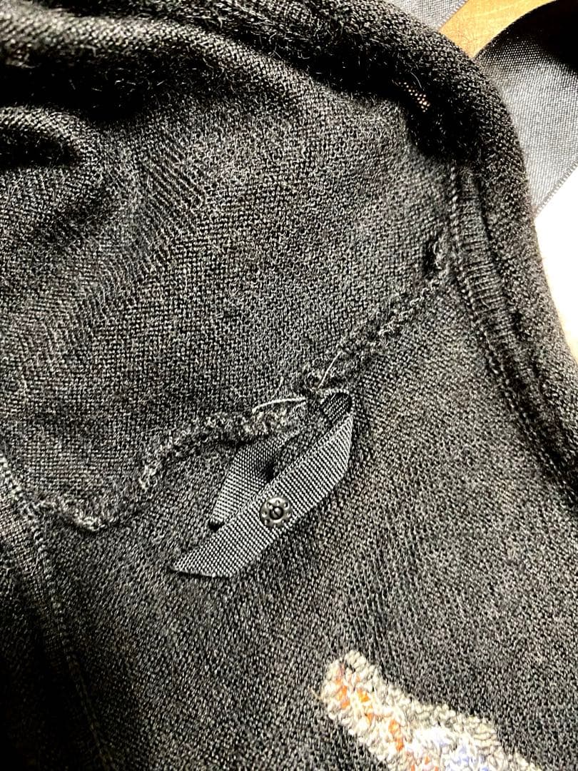 CHANEL カシミアノースリーブセーター　Parisモチーフ