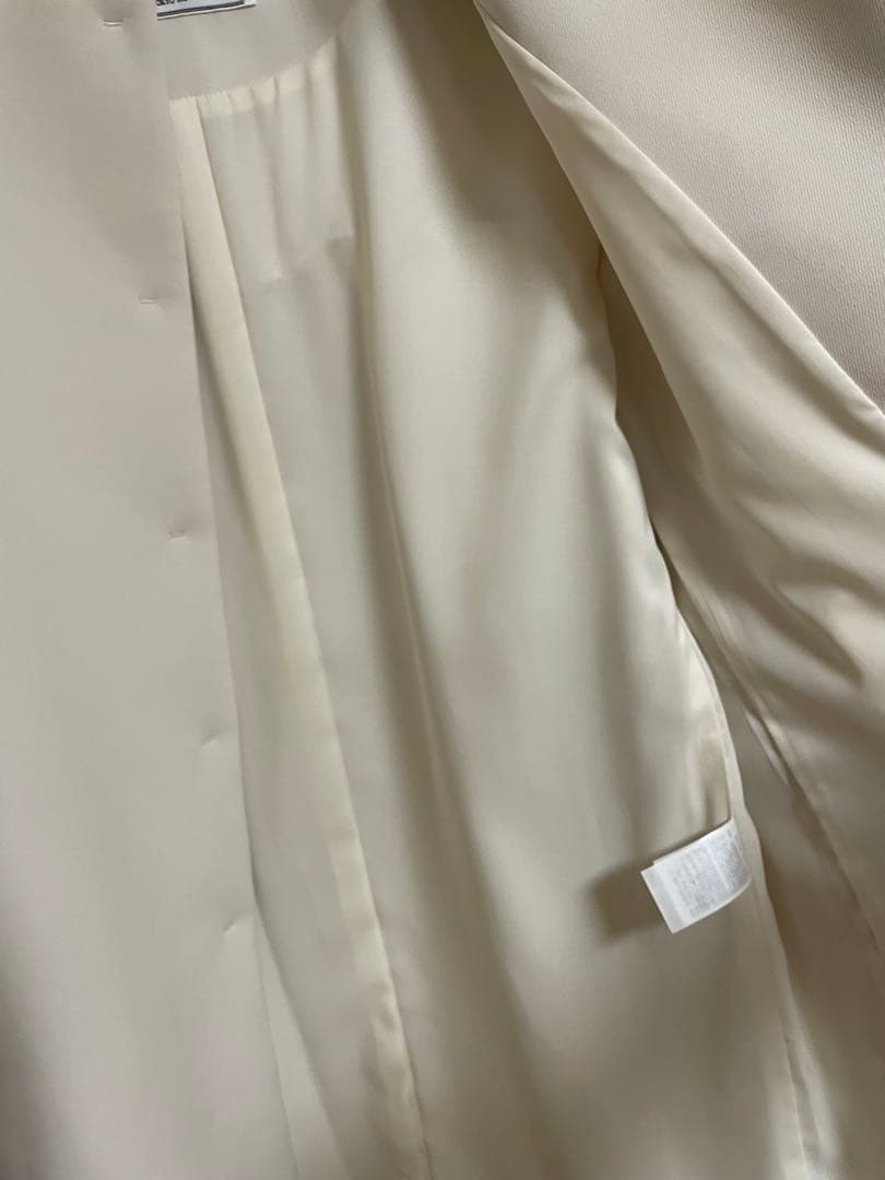 【新品】ノーリーズ 軽量 トリプルクロス サテン切替 ノーカラーコート 着映え白